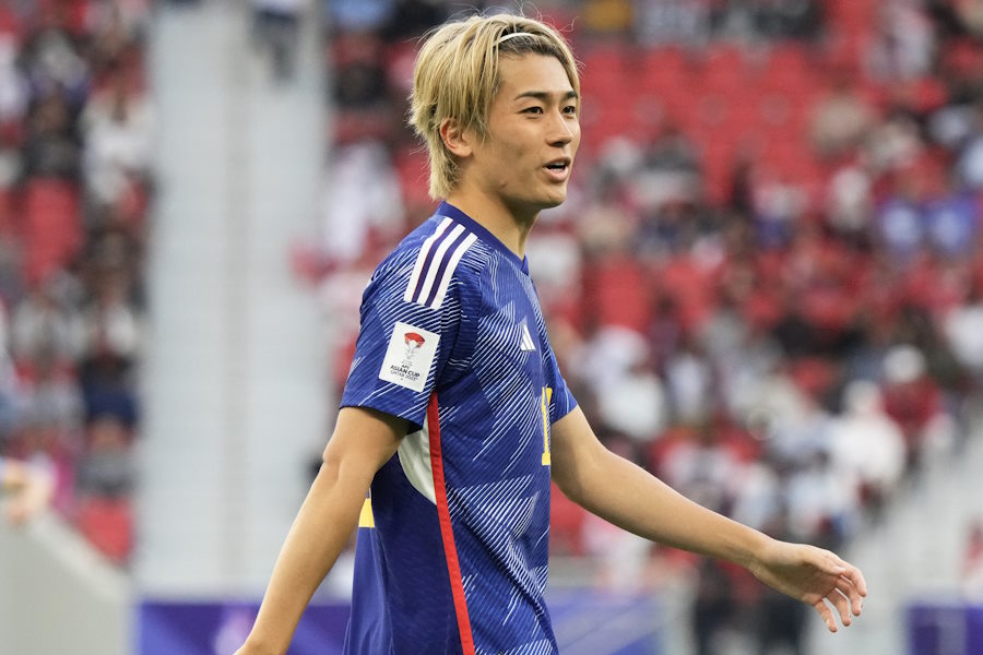 ランスでプレーする中村敬斗【写真：Getty Images】