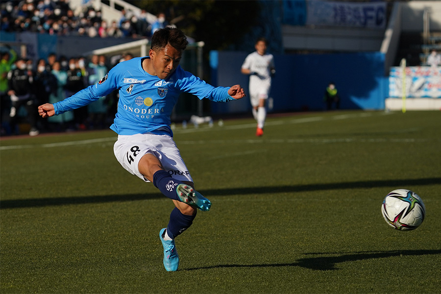 今季から横浜FCでプレーするFW山下諒也【写真：Getty Images】