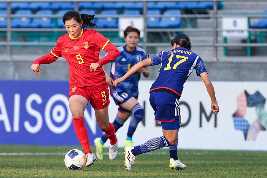 中国戦で日本に声援を送ったサポーターが話題【写真：Getty Images】