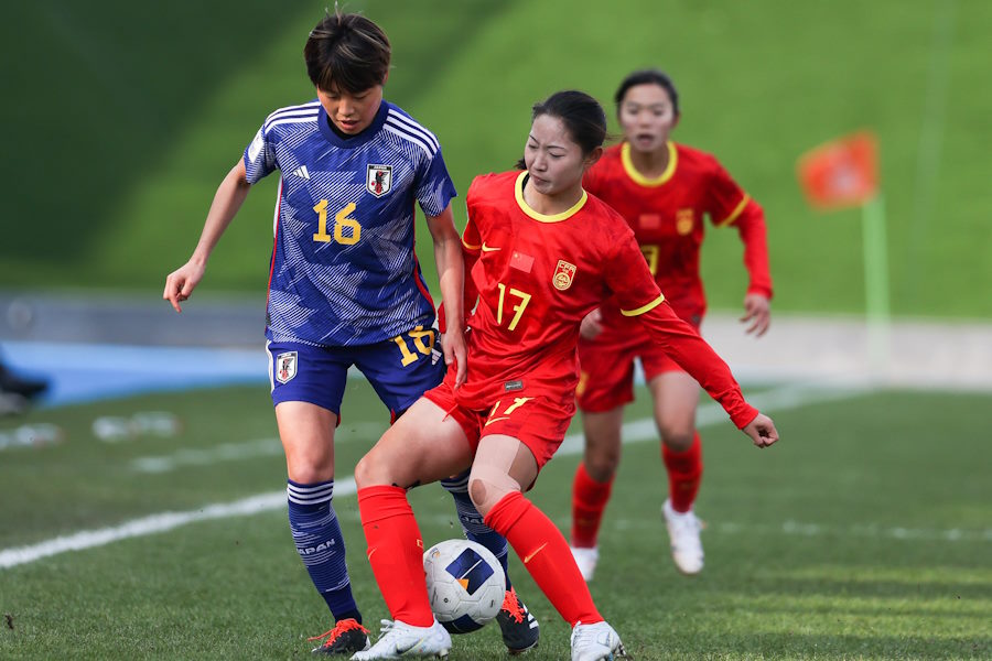 中国戦で日本に声援を送ったサポーターが話題【写真：Getty Images】