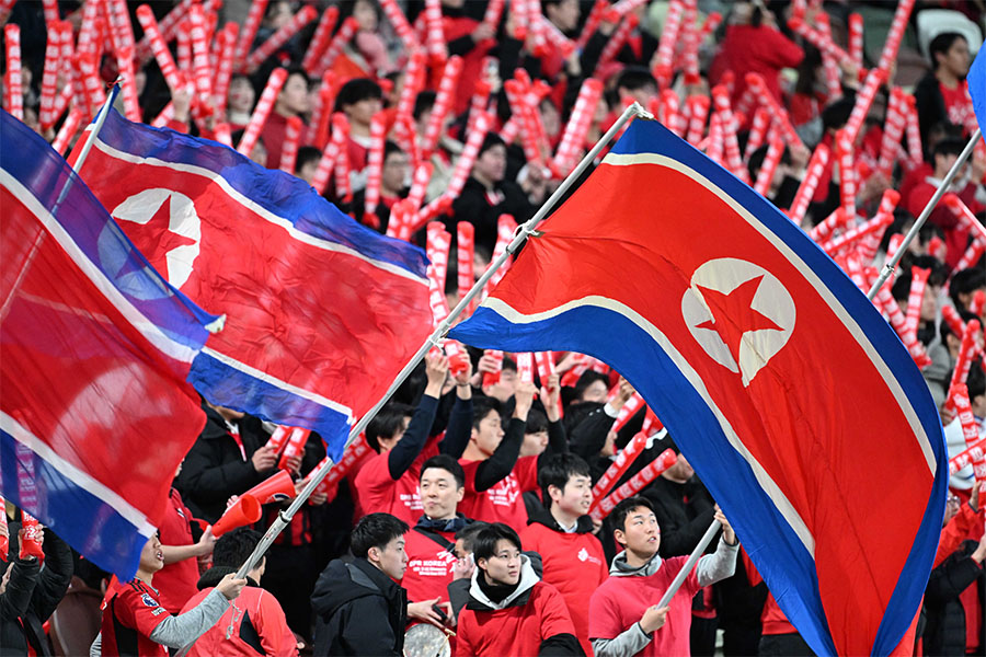 北朝鮮サポーターの横断幕に注目【写真:徳原隆元】