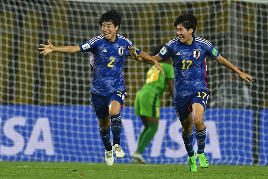 決勝ゴールを決めた白垣うの(写真左)【写真:Getty Images】
