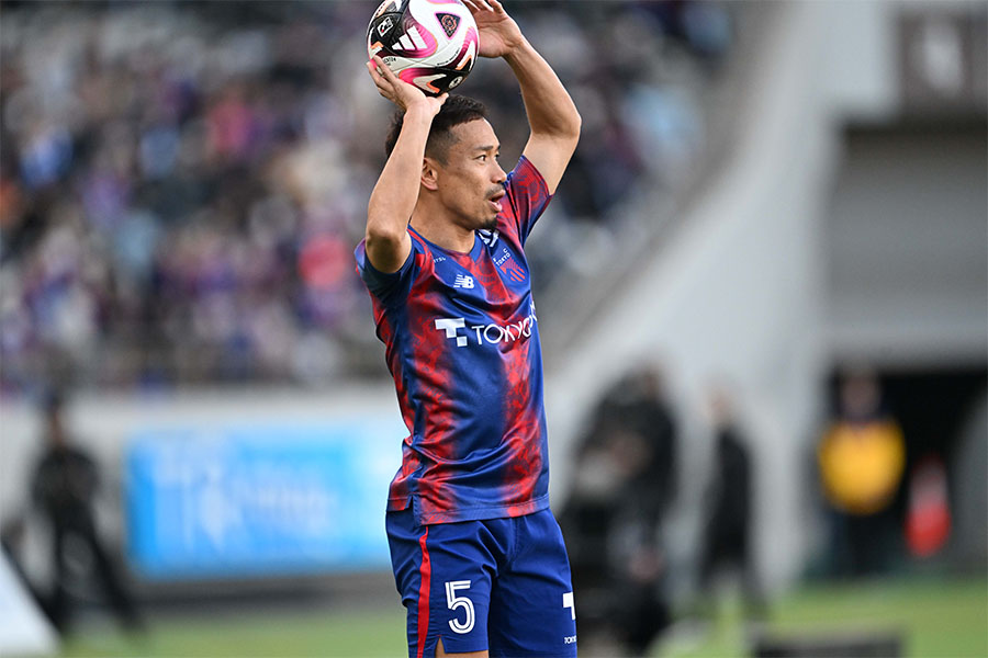 FC東京でプレーする長友佑都【写真：徳原隆元】