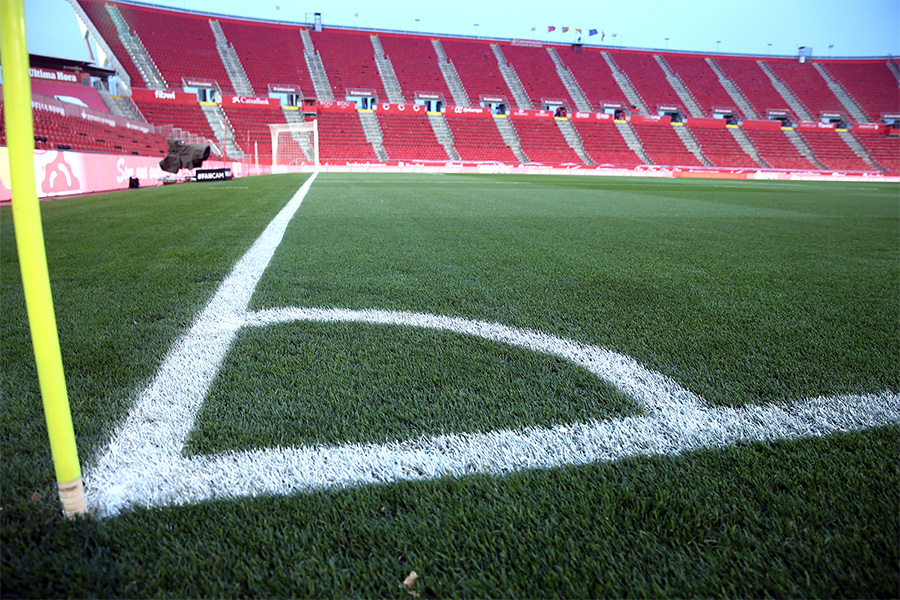 マジョルカのホームスタジアムの芝は昨年10月に張り替えられた【写真：島田 徹】