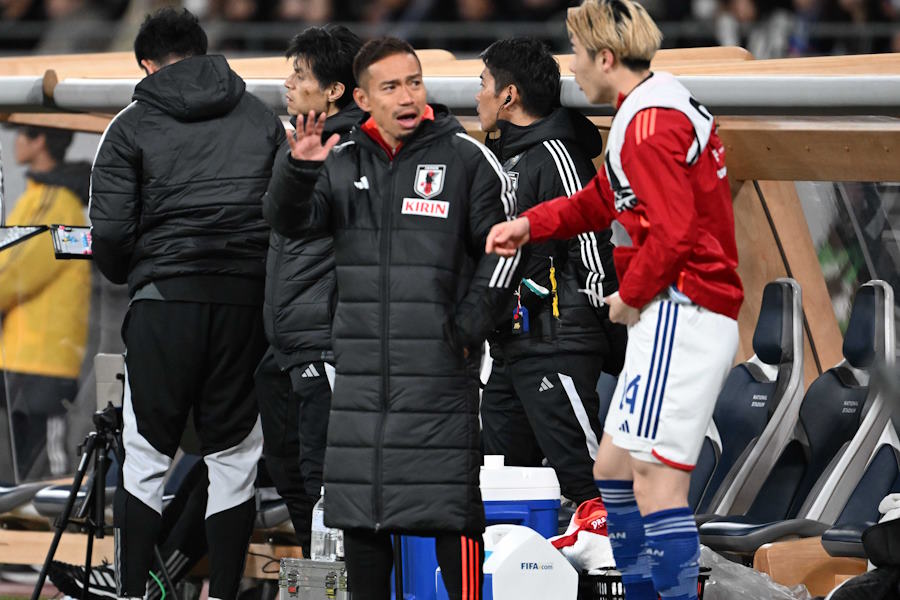 長友のコーチぶりに中国注目【写真:徳原隆元】