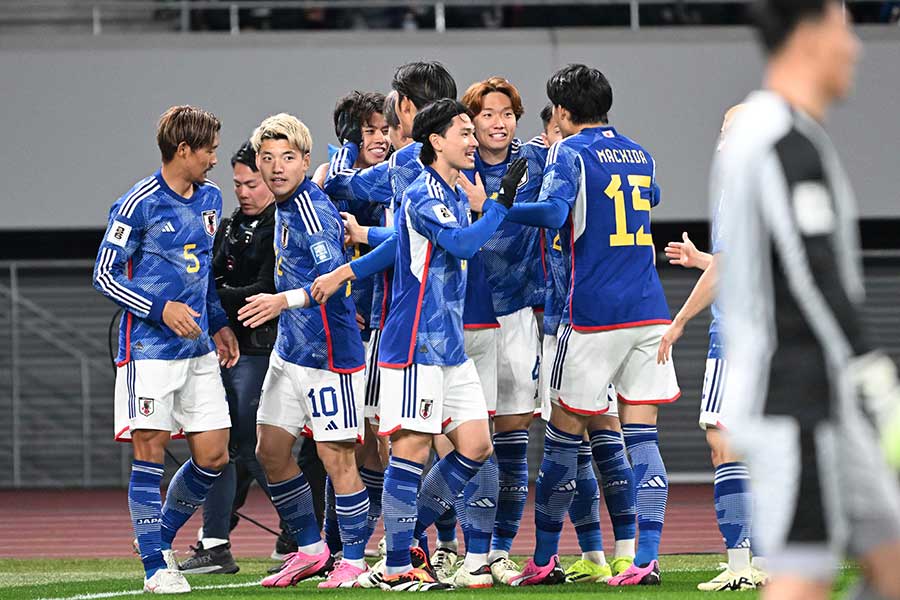 主力の冨安も望む下からの突き上げ【写真：徳原隆元】