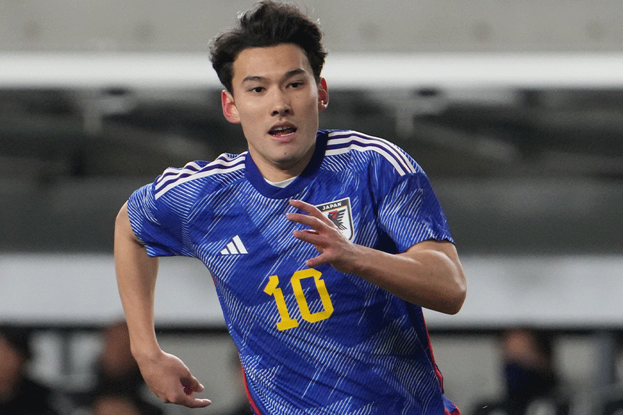 佐藤恵允がコーナーキックから先制ゴール【写真:Getty Images】