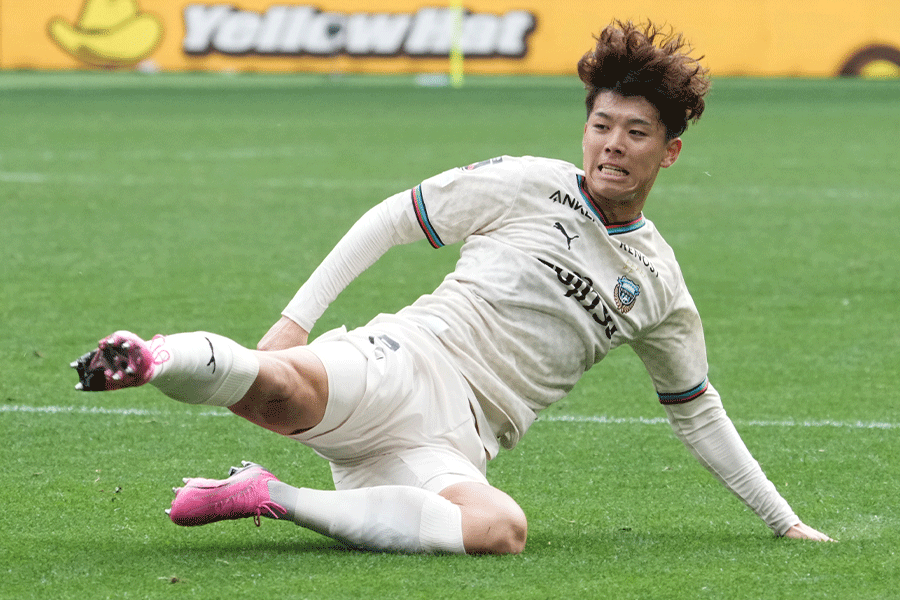 高井幸大とアンデルソン・ロペスのマッチアップに注目【写真：Getty Images】