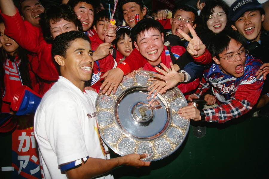 1995年に来日し、鹿島で4年半、川崎で半年間プレーしたマジーニョ【写真：Getty Images】