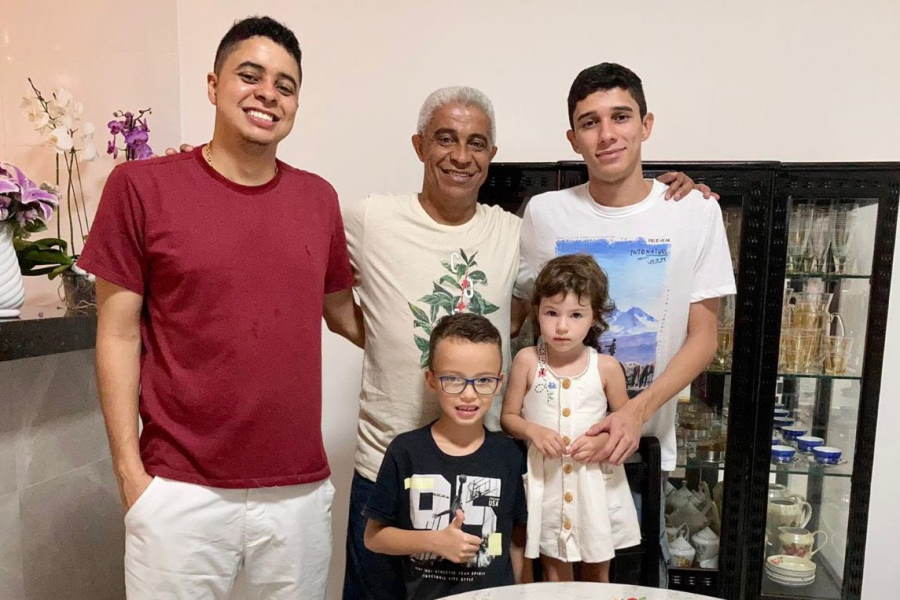 マジーニョは現在、息子や孫たちに囲まれて幸せに暮らす【写真：本人提供】