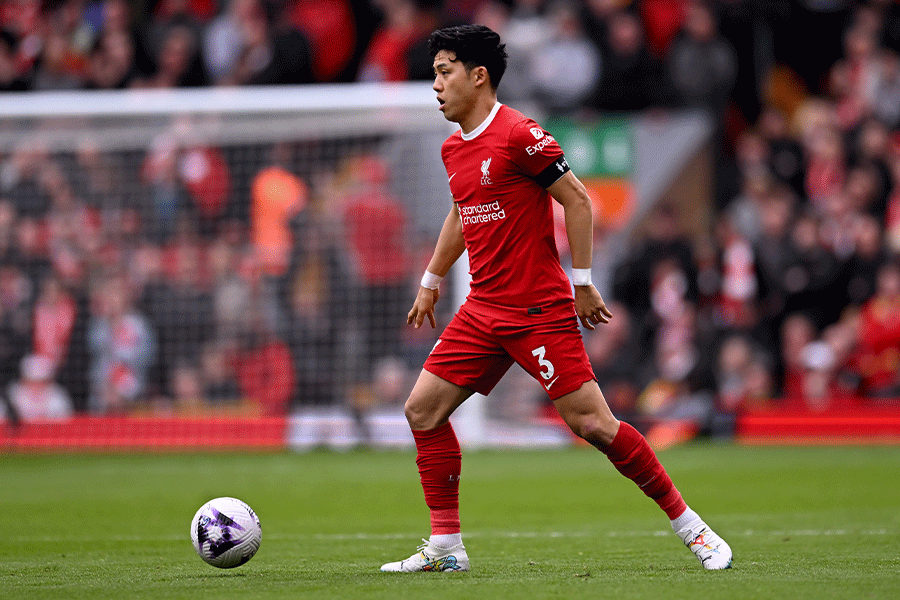 遠藤航は前半でピッチを後に【写真：Getty Images】