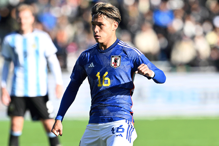 松木玖生の先制ゴールを守り切り初戦勝利【写真:徳原隆元】