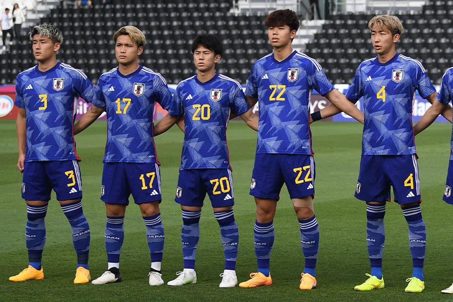 西尾隆矢（写真一番左）がVARを経て一発退場【写真：2024 Asian Football Confederation (AFC)】