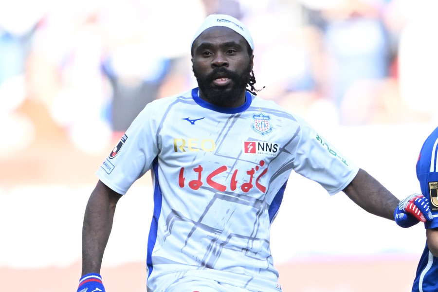 ゴールを決めた甲府FWピーター・ウタカ【写真：Getty Images】