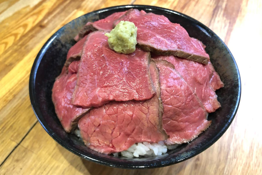 半年予約がとれない吉祥寺の名店のローストビーフ丼【写真提供：FC東京】