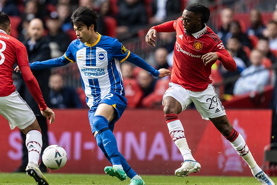 マンUのワン＝ビサカと対戦したブライトン三笘薫【写真：Getty Images】