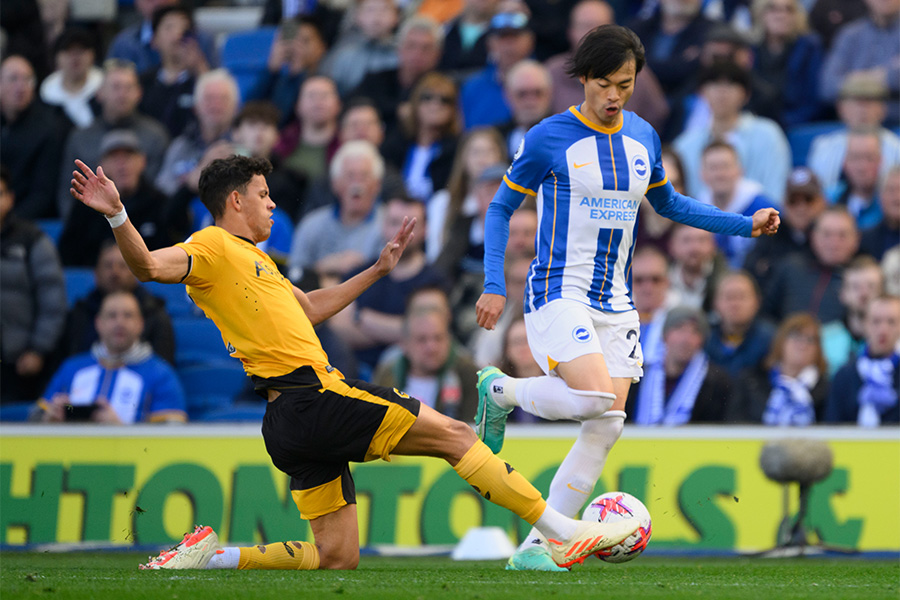 ウォルバーハンプトン戦の後半途中から出場した三笘薫【写真：Getty Images】