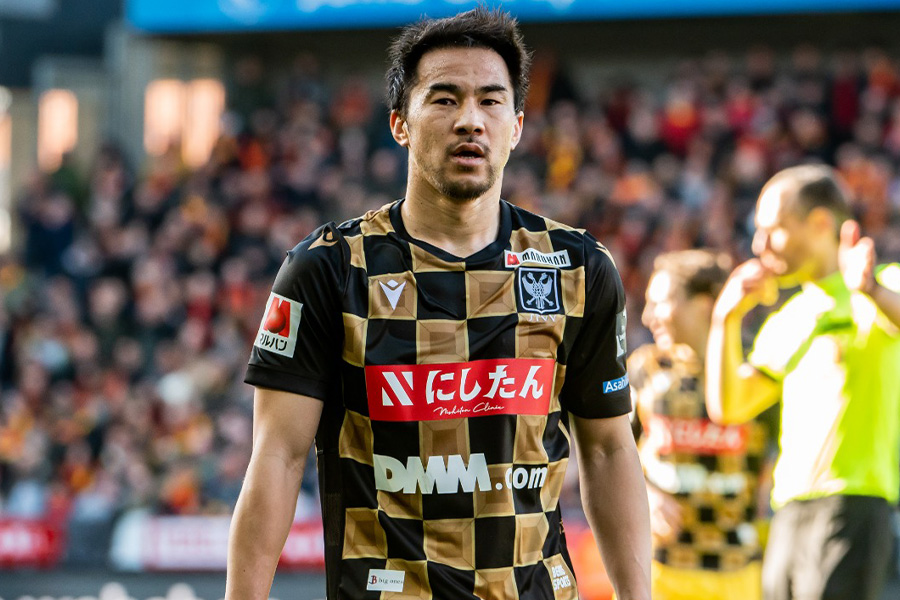 シント＝トロイデンで活躍する岡崎慎司【写真：(C) STVV】