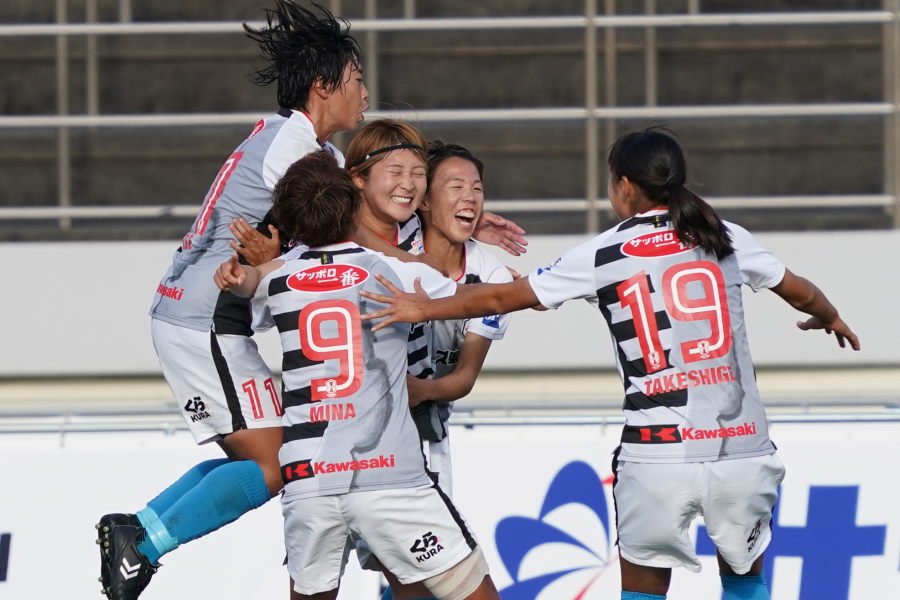 優勝したINAC神戸【写真：Getty Images】