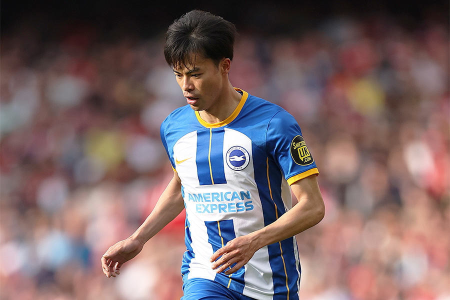 ベン・ホワイトを翻弄した三笘薫【写真：Getty Images】