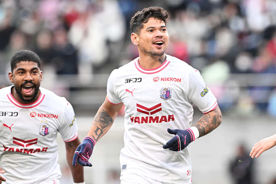 レオ・セアラが15戦12発で勝利に貢献【写真：徳原隆元】