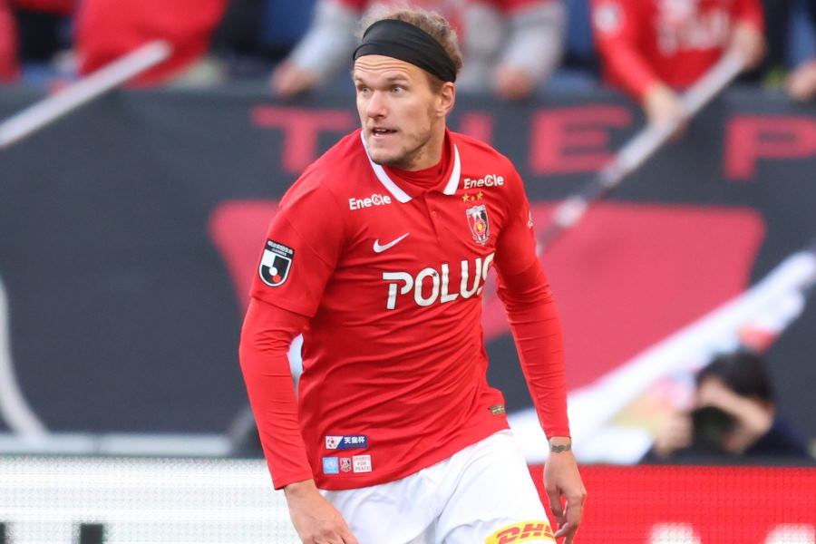 同点弾を決めた浦和DFアレクサンダー・ショルツ【写真：高橋 学】