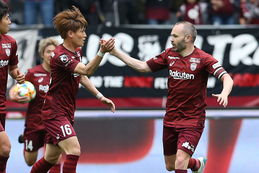 神戸で共闘した古橋亨梧とアンドレス・イニエスタ【写真：Getty Images】