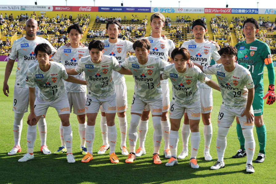 監督が交代した清水【写真:Getty Images】