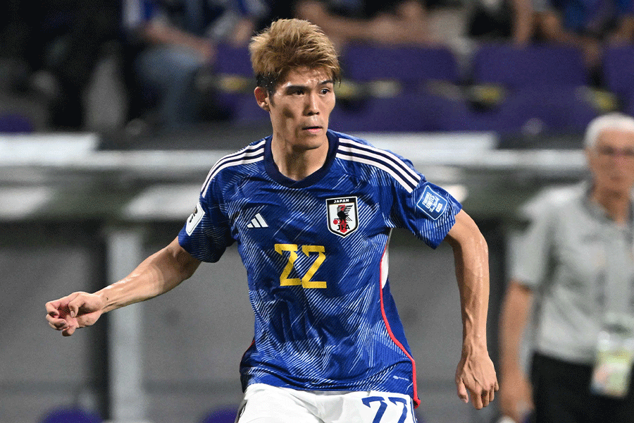 センターバック、サイドバックをこなした冨安健洋【写真:徳原隆元】