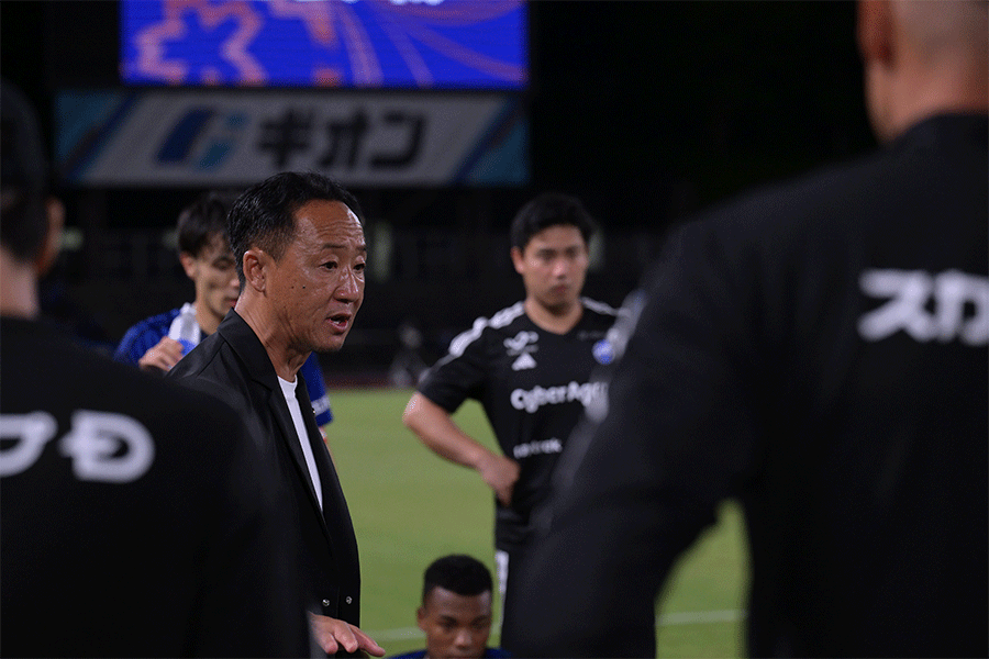 黒田剛監督が発言の意図を明かした【写真：(C) FCMZ】