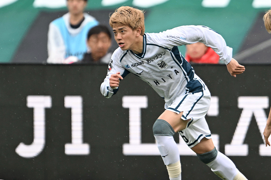 FC東京戦に出場した長谷川竜也【写真:徳原隆元】
