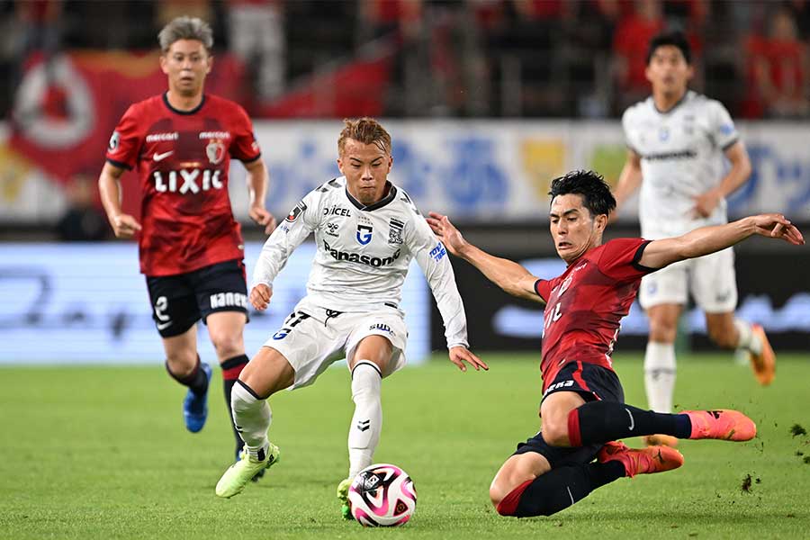 遜色なくポジションをこなす知念慶【写真:徳原隆元】