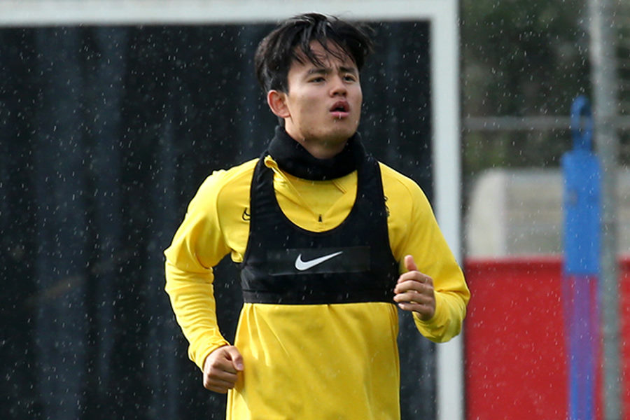 レアル・マドリードで練習をする日本代表MF久保建英【写真：島田 徹】