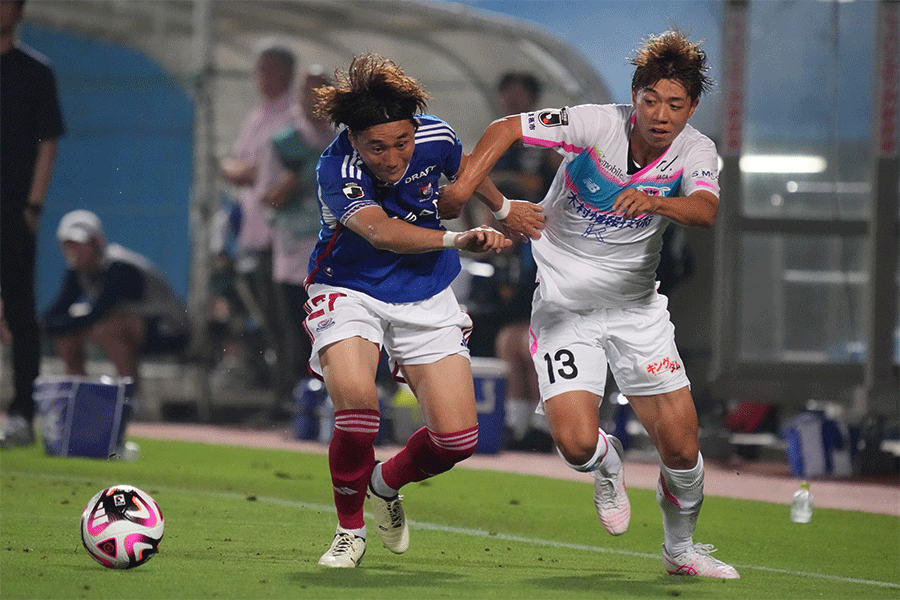 横山歩夢(写真右)の圧倒的なスピードに注目【写真:Getty Images】