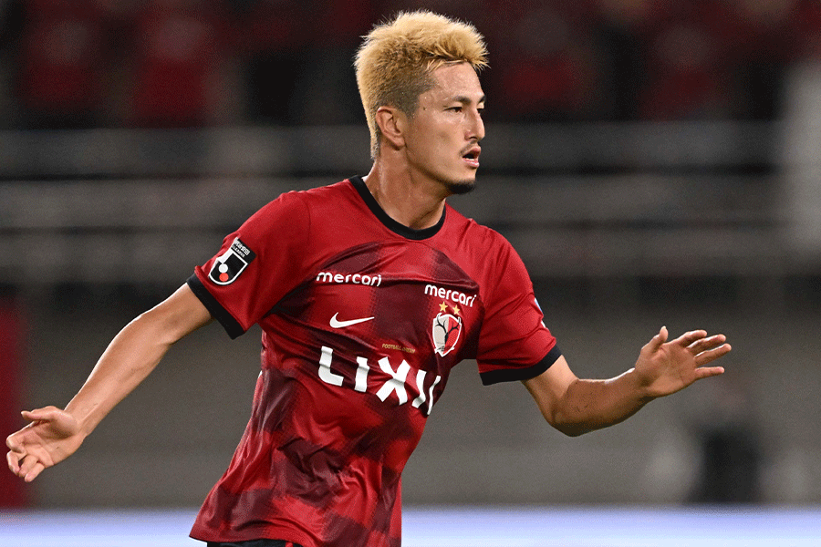 鈴木優磨と白井康介が睨み合い【写真:徳原隆元】