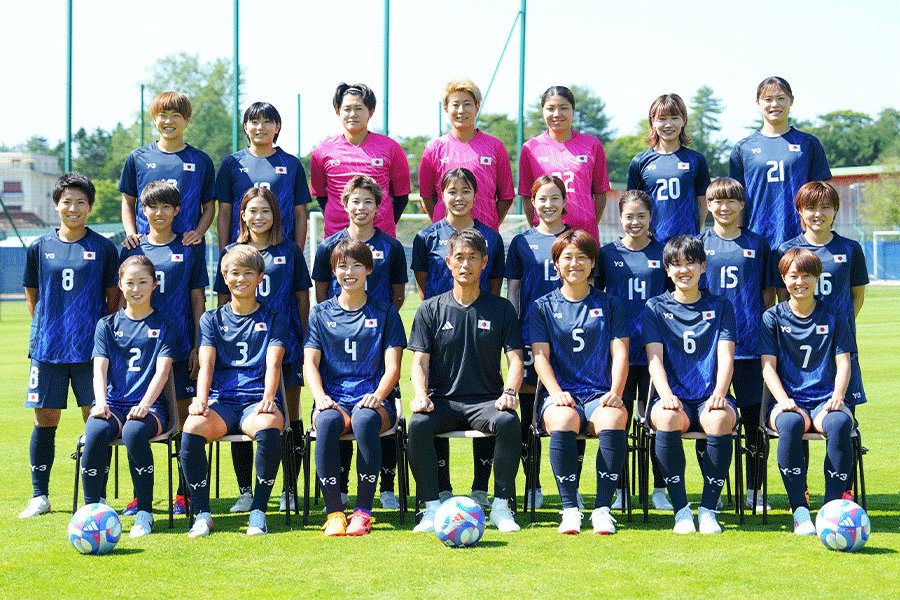 集合写真で笑顔を見せたなでしこジャパンの選手たち【’写真：早草紀子】
