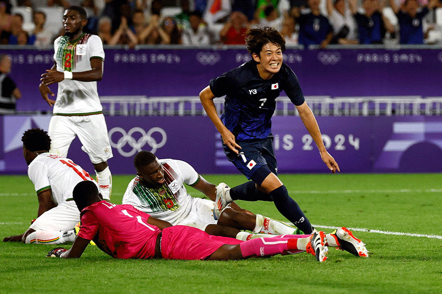 決勝ゴールを決めた山本理仁【写真:ロイター】