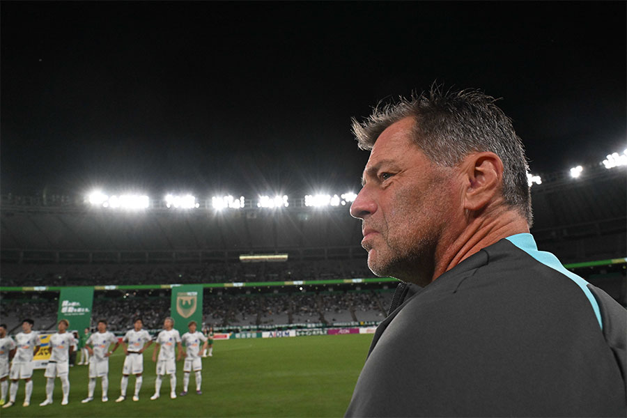 東京V戦に臨んだ広島のミヒャエル・スキッベ監督【写真：徳原隆元】