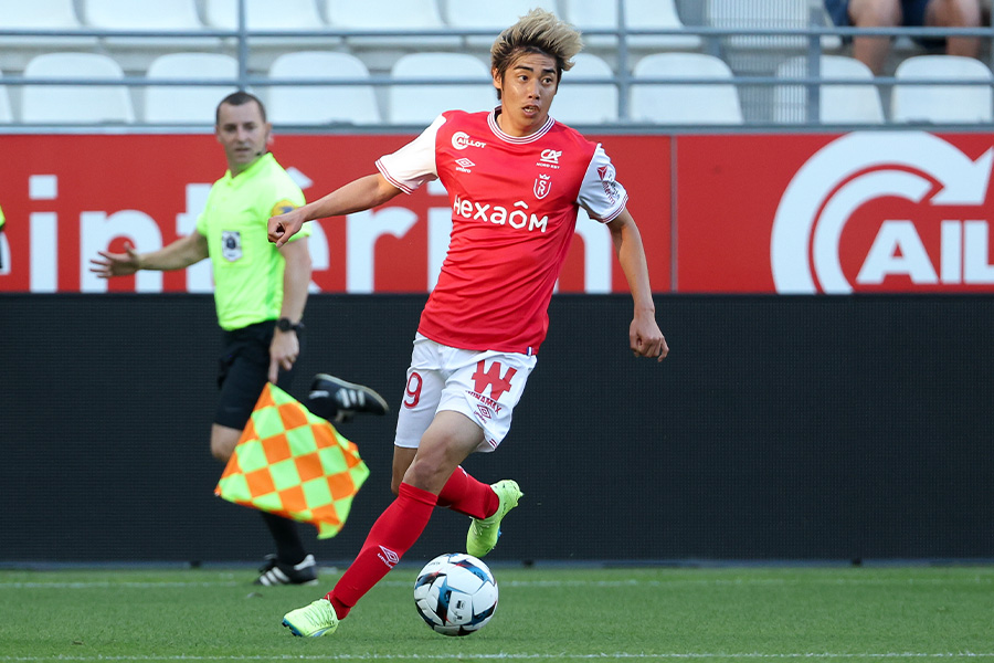 伊東純也はベンチスタート【写真：Getty Images】