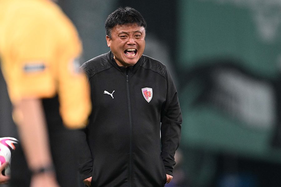 京都を率いる曺貴裁監督【写真:徳原隆元】