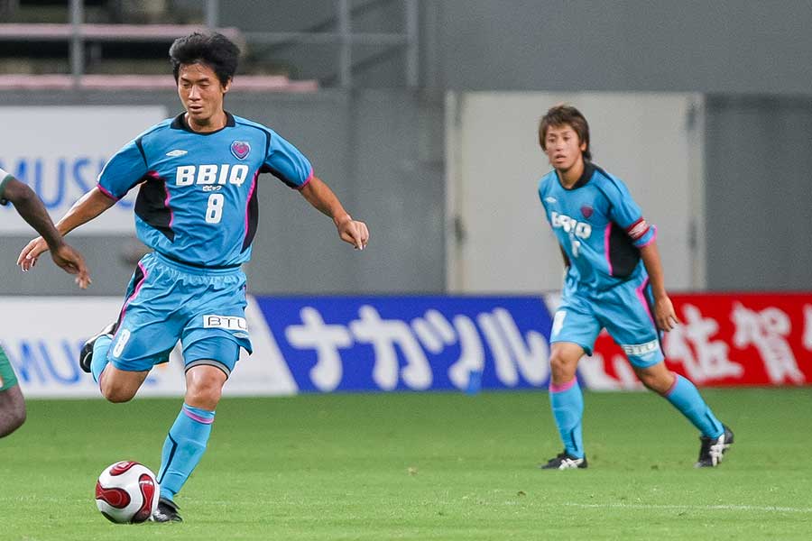 ボランチでコンビを組んだ尹晶煥氏（左）と高橋義希氏【写真：(C)S.D.CO.,LTD.】