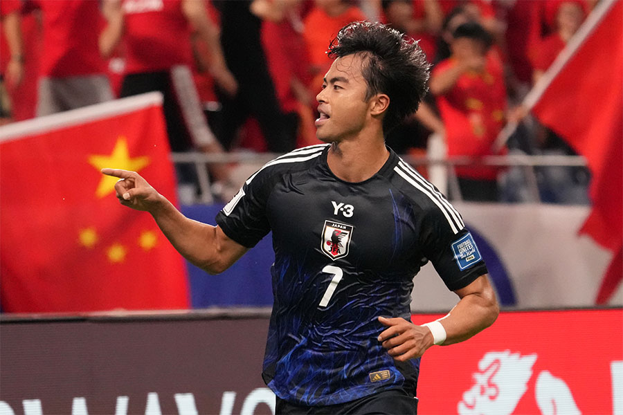 中国戦でゴールを決めた日本代表・三笘薫【写真:Getty Images】