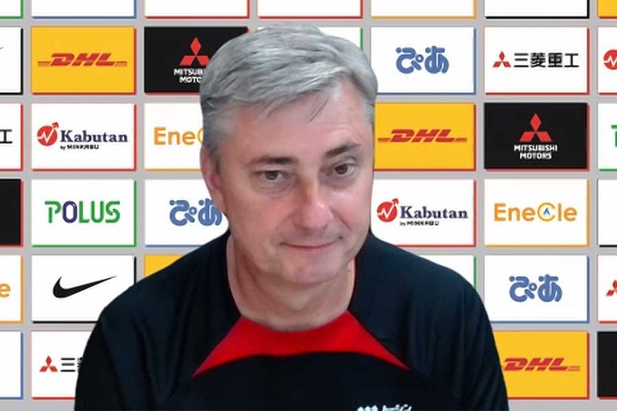 会見に出席したマチェイ・スコルジャ監督【写真:FOOTBALL ZONE編集部】