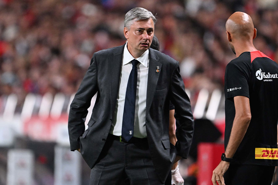 マチェイ・スコルジャ監督がレフェリーに直接確認したかったこととは?【写真:徳原隆元】