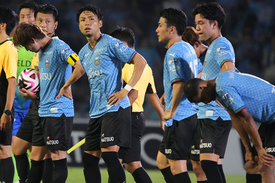 川崎は降格圏と勝ち点差5に【写真：Getty Images】