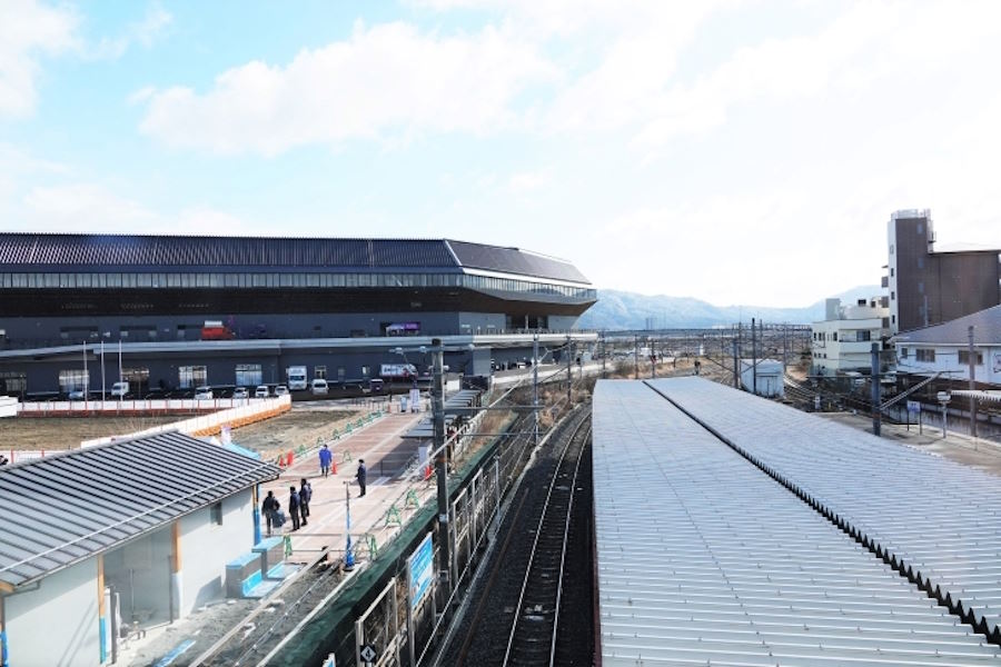 駅から見たサンガスタジアムby KYOCERA【写真：Noriko NAGANO】
