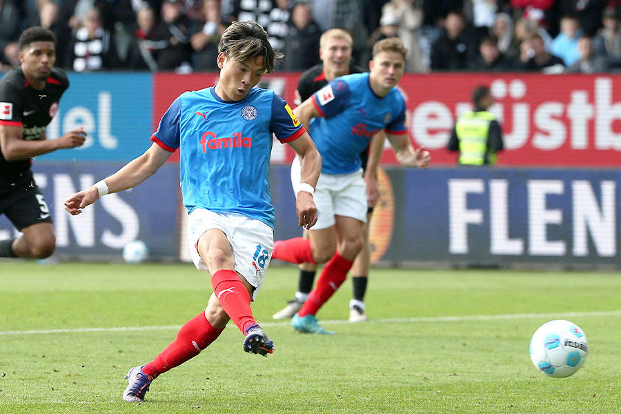フランクフルト戦で2ゴールを決めた町野修斗【写真:Getty Images】