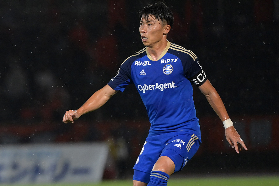 松井蓮之の初ゴールをアシストした太田宏介【写真：(C) FCMZ】