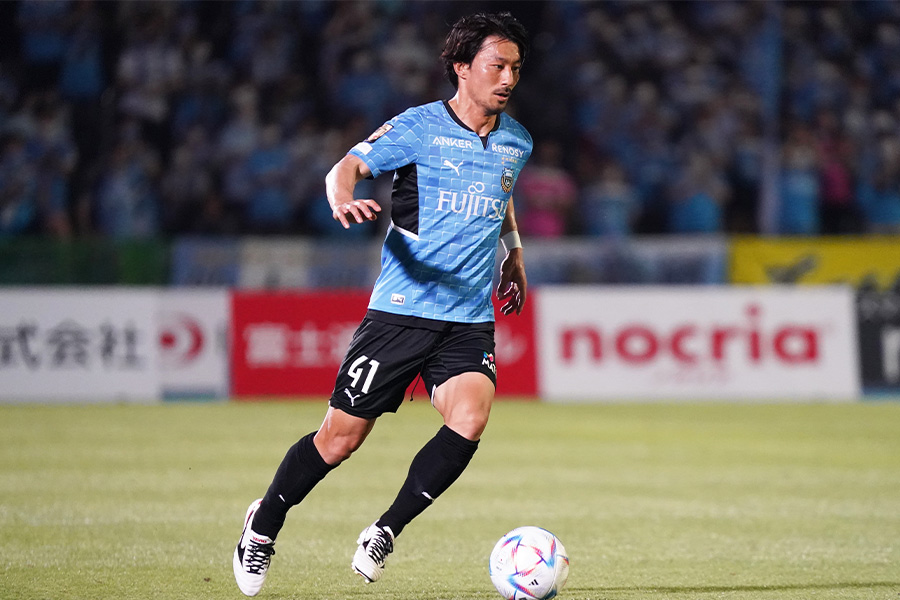 川崎で活躍するMF家長昭博【写真：Getty Images】