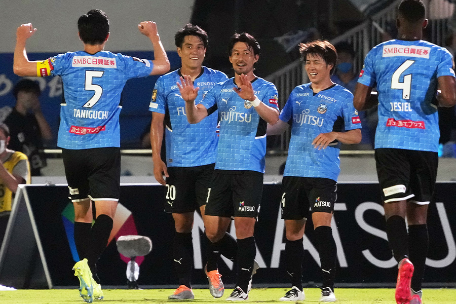川崎が横浜FMとの勝ち点差を「2」に【写真：Getty Images】
